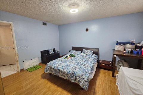 Condo in Hialeah, Florida, 2 bedrooms  № 1927976 - photo 8