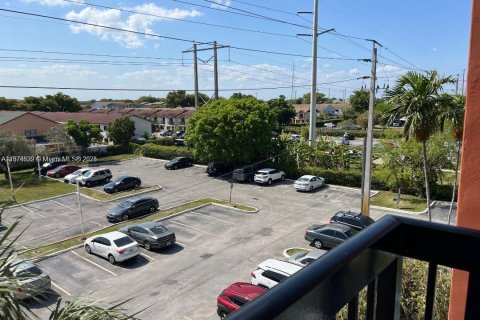 Condo in Hialeah, Florida, 2 bedrooms  № 1927976 - photo 13