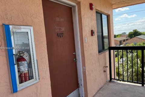 Condo in Hialeah, Florida, 2 bedrooms  № 1927976 - photo 3