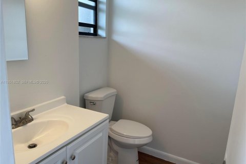 Condominio en venta en Pembroke Pines, Florida, 1 dormitorio, 71.81 m2 № 2006456 - foto 9