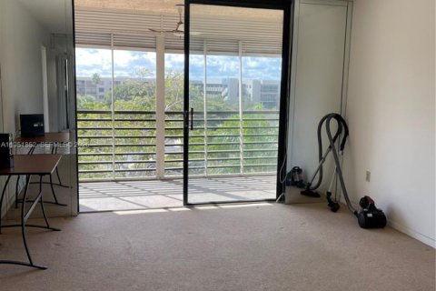 Condominio en venta en Pembroke Pines, Florida, 1 dormitorio, 71.81 m2 № 2006456 - foto 10