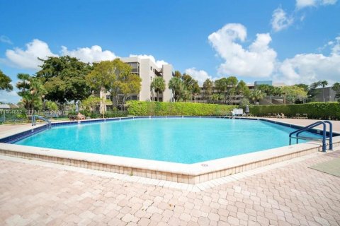 Condominio en venta en Pembroke Pines, Florida, 1 dormitorio, 71.81 m2 № 2006456 - foto 2