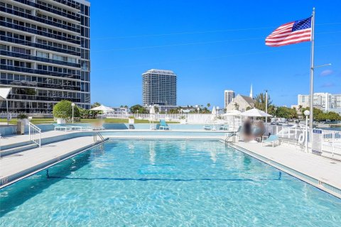 Copropriété à vendre à Miami Beach, Floride: 1 chambre, 105.26 m2 № 2031395 - photo 3