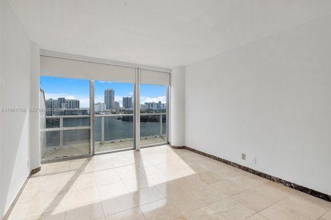 Copropriété à vendre à Miami Beach, Floride: 1 chambre, 105.26 m2 № 2031395 - photo 12
