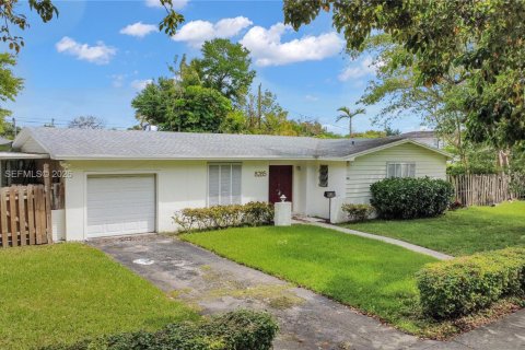 Casa en venta en Miami, Florida, 4 dormitorios, 248.05 m2 № 2058946 - foto 13