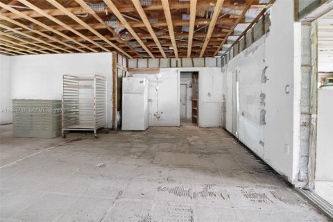 Casa en venta en Miami, Florida, 4 dormitorios, 248.05 m2 № 2058946 - foto 17