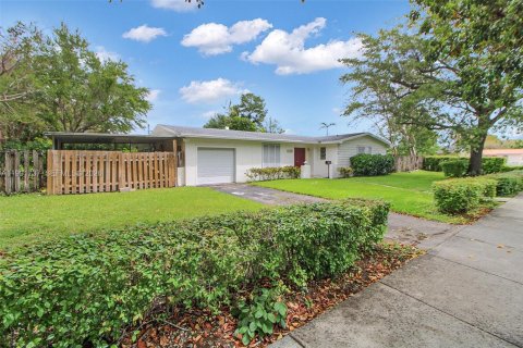 Casa en venta en Miami, Florida, 4 dormitorios, 248.05 m2 № 2058946 - foto 15