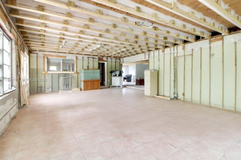 Casa en venta en Miami, Florida, 4 dormitorios, 248.05 m2 № 2058946 - foto 20