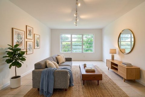 Casa en venta en Miami, Florida, 4 dormitorios, 248.05 m2 № 2058946 - foto 11