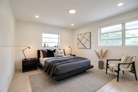 Casa en venta en Miami, Florida, 4 dormitorios, 248.05 m2 № 2058946 - foto 10