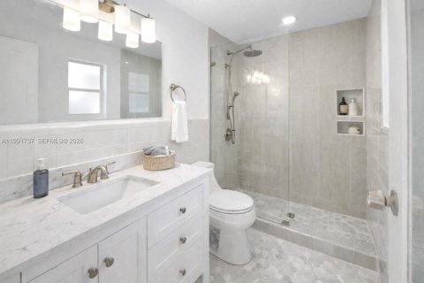 Casa en venta en Miami, Florida, 4 dormitorios, 248.05 m2 № 2058946 - foto 9