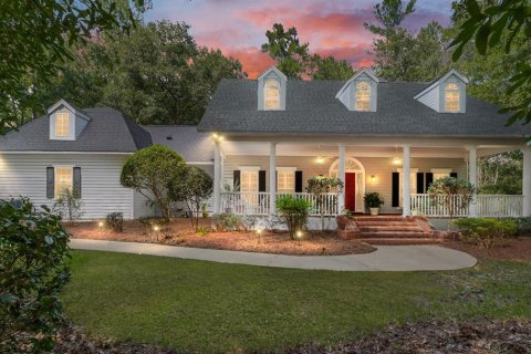 House in Gainesville, Florida 3 bedrooms, 254.55 sq.m. № 1917807 - photo 1