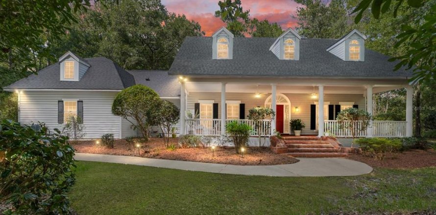 House in Gainesville, Florida 3 bedrooms, 254.55 sq.m. № 1917807