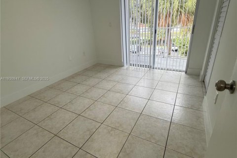 Снять в аренду кондоминиум в Хайалиа, Флорида 2 спальни, 95.13м2, № 1989726 - фото 7