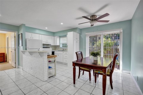 House in Fort Lauderdale, Florida 1 bedroom, 193.89 sq.m. № 2016121 - photo 11