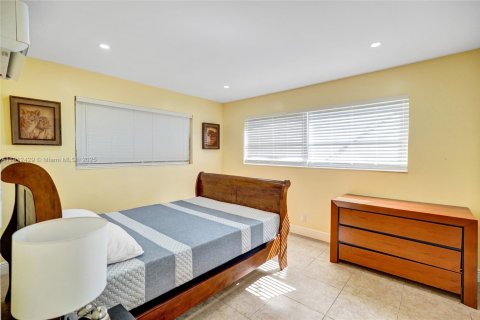 House in Fort Lauderdale, Florida 1 bedroom, 193.89 sq.m. № 2016121 - photo 17