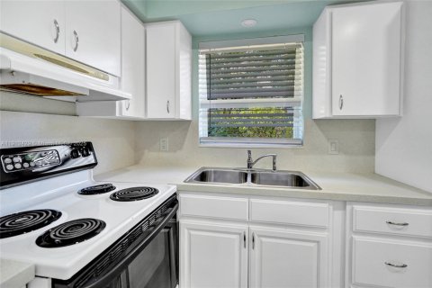 House in Fort Lauderdale, Florida 1 bedroom, 193.89 sq.m. № 2016121 - photo 16