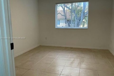 Condo in Hollywood, Florida, 1 bedroom  № 1994183 - photo 13