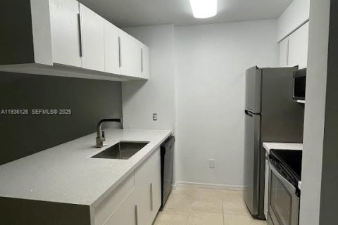 Condo in Hollywood, Florida, 1 bedroom  № 1994183 - photo 5