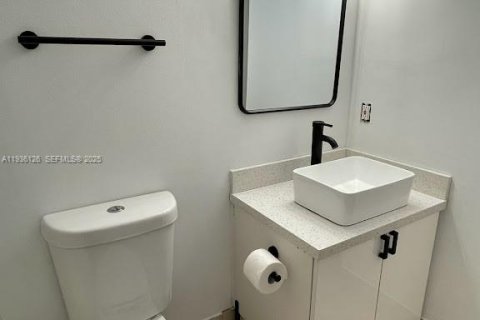 Condo in Hollywood, Florida, 1 bedroom  № 1994183 - photo 10