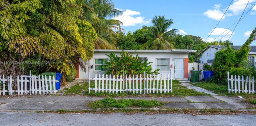 Propiedad comercial en Miami, Florida 82.5 m2 № 2048122