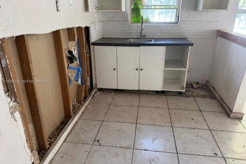 Propiedad comercial en venta en Miami, Florida, 82.5 m2 № 2048122 - foto 13