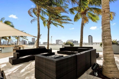 Appartement à louer à Miami, Floride: 1 chambre, 84.73 m2 № 1996379 - photo 2