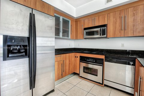 Condo in Miami, Florida, 2 bedrooms  № 1888763 - photo 9