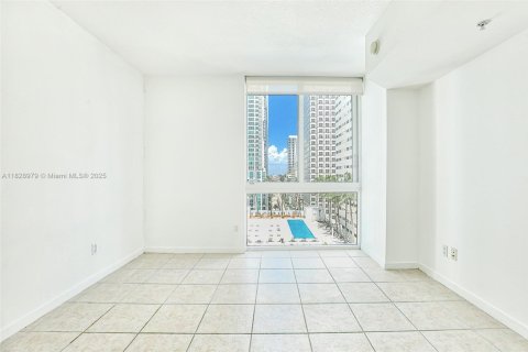 Condo in Miami, Florida, 2 bedrooms  № 1888763 - photo 12