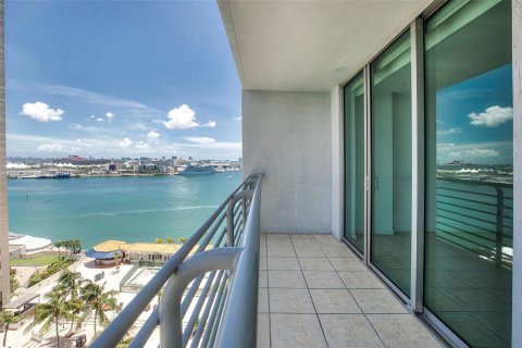 Condo in Miami, Florida, 2 bedrooms  № 1888763 - photo 3
