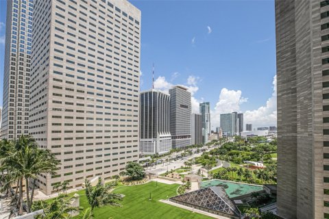 Condo in Miami, Florida, 2 bedrooms  № 1888763 - photo 2