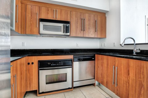 Condo in Miami, Florida, 2 bedrooms  № 1888763 - photo 10