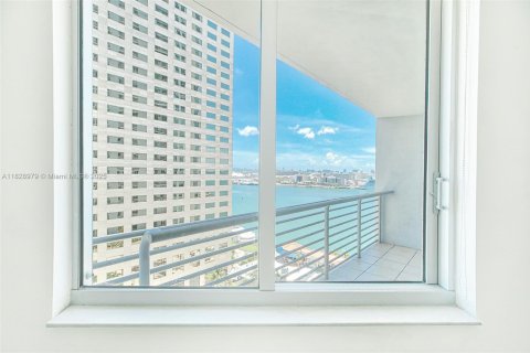 Condo in Miami, Florida, 2 bedrooms  № 1888763 - photo 19