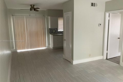 Villa ou maison à louer à Fort Lauderdale, Floride: 1 chambre, 72.93 m2 № 1931718 - photo 12