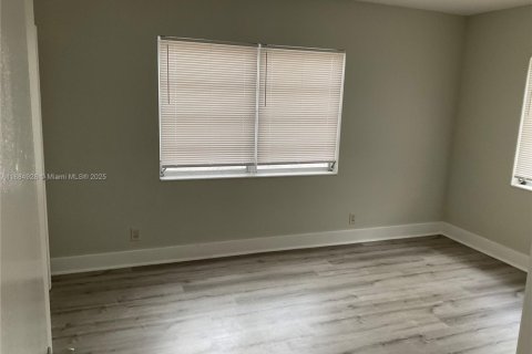 Villa ou maison à louer à Fort Lauderdale, Floride: 1 chambre, 72.93 m2 № 1931718 - photo 8