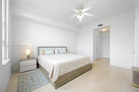 Condo in Aventura, Florida, 2 bedrooms  № 2015570 - photo 15