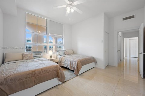 Condo in Aventura, Florida, 2 bedrooms  № 2015570 - photo 21