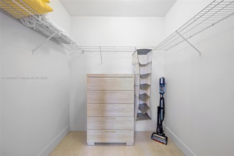 Condo in Aventura, Florida, 2 bedrooms  № 2015570 - photo 19