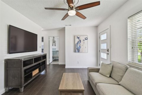 House in Tampa, Florida 2 bedrooms, 91.42 sq.m. № 1895107 - photo 6