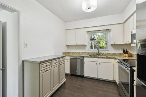 House in Tampa, Florida 2 bedrooms, 91.42 sq.m. № 1895107 - photo 7