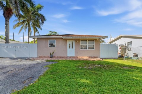 Villa ou maison à Florida City, Floride 3 chambres, 111.11 m2 № 2180831