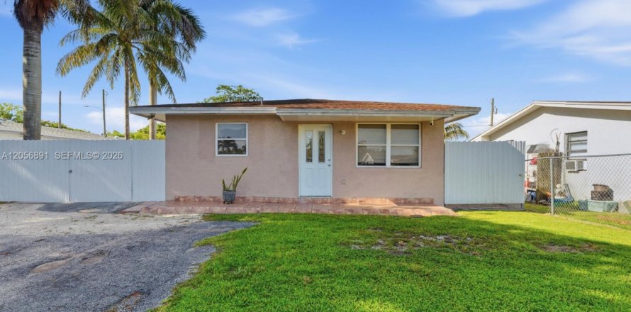 Villa ou maison à Florida City, Floride 3 chambres, 111.11 m2 № 2180831