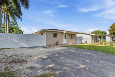 Villa ou maison à vendre à Florida City, Floride: 3 chambres, 111.11 m2 № 2180831 - photo 3