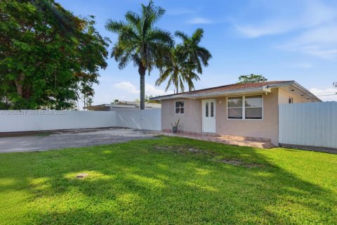 Villa ou maison à vendre à Florida City, Floride: 3 chambres, 111.11 m2 № 2180831 - photo 2