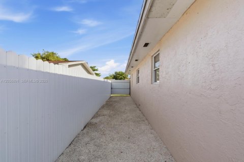 Villa ou maison à vendre à Florida City, Floride: 3 chambres, 111.11 m2 № 2180831 - photo 9