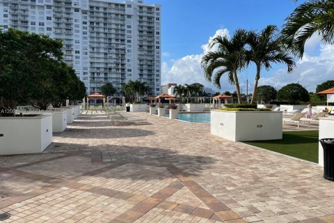 Condominio en venta en Aventura, Florida, 2 dormitorios, 113.34 m2 № 2066493 - foto 28