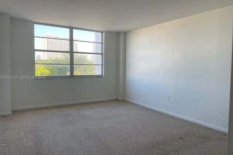 Condominio en venta en Aventura, Florida, 2 dormitorios, 113.34 m2 № 2066493 - foto 24