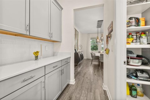 Casa en alquiler en Orlando, Florida, 5 dormitorios, 361.02 m2 № 1893898 - foto 10