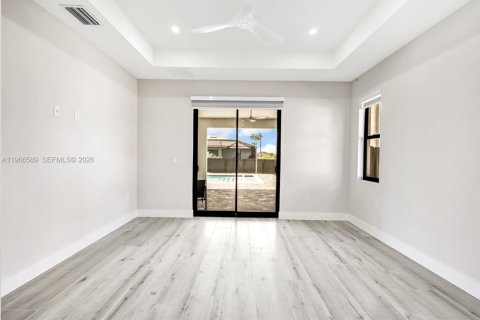 House in Cape Coral, Florida 3 bedrooms, 169.45 sq.m. № 2028241 - photo 11