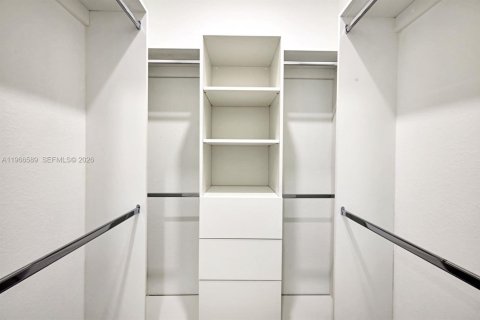 House in Cape Coral, Florida 3 bedrooms, 169.45 sq.m. № 2028241 - photo 13